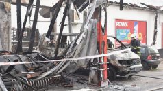 Rozsáhlý požár prodejnu v ranních hodinách celou poničil a způsobil škodu přibližně za 48 milionů korun