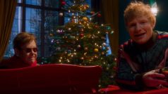 Ed Sheeran a Elton John v písni Merry Christmas