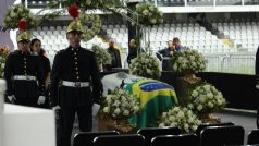 Rozloučení s Pelém na stadionu v Santosu