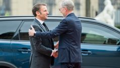 Premiér Petr Fiala vítá francouzského prezidenta Emmanuela Macrona