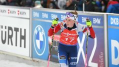 Česká biatlonistka Markéta Davidová v cíli stíhacího závodu na mistrovství světa v Novém Městě na Moravě