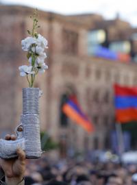 Arménie těchto dnů ukazuje unikátní průběh celospolečenské angažovanosti bez násilí