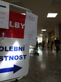 Volební místnost v brněnské Základní škole