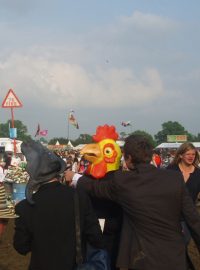 Lidé na festivalu Glastonbury