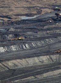 Povrchová těžba uhlí.