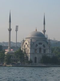 Inönü, stadion Besiktase Istanbul, leží přímo na břehu Bosporu