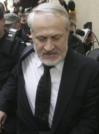 Čečenský exilový vůdce Achmed Zakajev byl zadržen v Polsku
