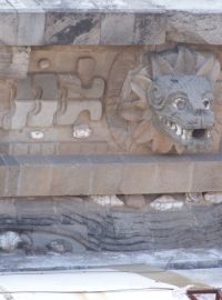 Teotihuacán - detail Pyramidy Opeřeného hada