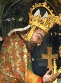 Český král a římský císař Karel IV. vstupoval do kaple svatého Kříže vždy s pokorou