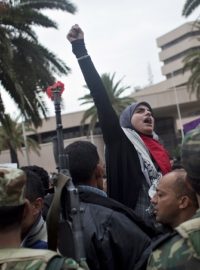 Protesty v Tunisu pokračují a rozšířily se i do dalších tuniských měst.