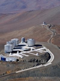 Observatoř Paranal v chilské poušti Atacama patří mezi největší na světě. Čtyři hlavní velké dalekohledy nesou jména Antu, Kueyen, Melipal a Yepun