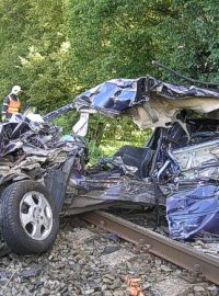 Nehoda osobního vozu s nákladním vlakem v Opavě