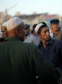 Ujgurové v čínském městě Kašgar (archivní foto)
