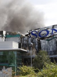 Vyhořelá budova Sony v severolondýnské čtvrti Enfield