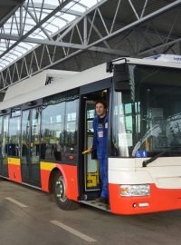 Nové krátké nízkopodlažní trolejbusy pro královéhradeckou městskou hromadnou dopravu