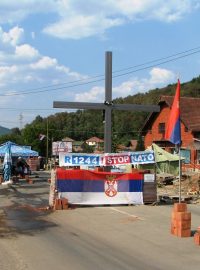 Kosovští Srbové už šestý den blokují sporné hraniční přechody a silnice, které k nim vedou