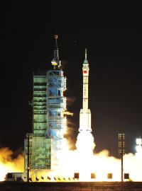 Start čínské vesmírné lodi Šen-čou 8