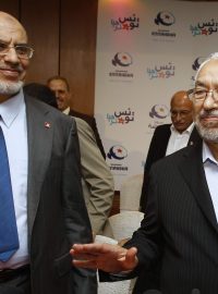 Předseda vítězné strany Ennahda Rašíd Ghannúší a jeho generální sekretář Hamadí Džbelí