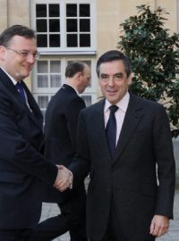 Český premiér Petr Nečas (vlevo) se setkal se svým francouzským protějškem Francois Fillonem.