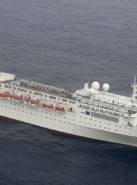 Výletní loď Costa Allegra uvízla v Indickém oceánu poté, co strojovnu zachvátil požár