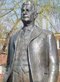 Tomáš Baťa, socha v Otrokovicích
