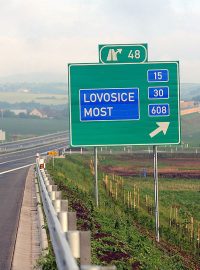 Dostavba dálnice D8 přes České středohoří