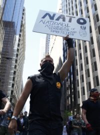 Protesty proti konání summitu NATO v Chicagu