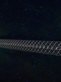Umělecké pojetí nukleárního spektroskopického teleskopického zařízení (NuSTAR) na oběžné dráze