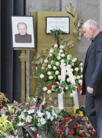 S Antonínem Holým se ve strašnickém krematoriu rozloučila rodina, přátelé, vládní představitelé a veřejnost