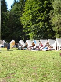 Ve Studnicích na Vyškovsku bouřka vyhnala děti ze stanového skautského tábora