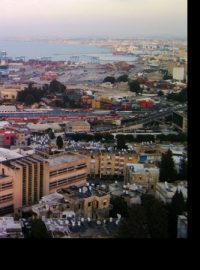 Haifa je hlavně městem ropy a lodní dopravy, ne fotbalu