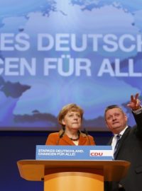 Předsedkyně CDU Angela Merkelová a generální sekretář strany Hermann Groehe