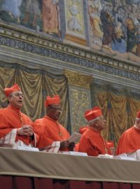Volitelé papeže při začátku konkláve