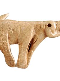 Plastika mamuta, součást vrhače oštěpů, vyřezaná ze sobího parohu asi před 13 až 14 tisíci lety. Nalezli ji pod skalním převisem v Montastrucu, Francie