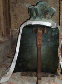 Zničený renesanční zvon v Krnsku