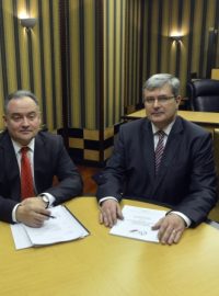 Předseda ČSTV Miroslav Jansta (vpravo) a advokát ČSTV Aleš Rozehnal