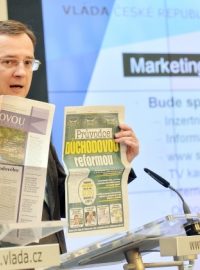 Premiér Petr Nečas prezentuje informační kampaň k důchodové reformě