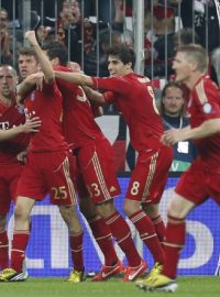 Fotbalisté Bayernu Mnichov oslavovali gól proti Barceloně celkem čtyřikrát