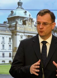 Premiér v demisi Petr Nečas na tiskové konferenci po zřejmě posledním jednání své vlády
