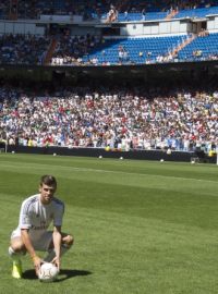 Gareth Bale na stadionu Santiago Bernabeu jako nová posila Realu Madrid