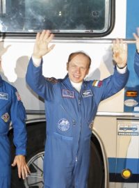Posádka mířící k ISS - Američan Michael Hopkins a Rusové Oleg Kotov a Sergej Rjazanskij