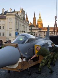 Přehlídka vojenské techniky na Hradčanském náměstí