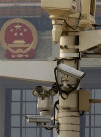 Kamery střeží okolí budovy Komunistické strany Číny na náměstí Nebeského klidu v Pekingu