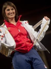 Akrobatická lyžařka Nikola Sudová představila v pražském Obecním domě oblečení sportovců pro zimní olympijské hry v Soči 2014