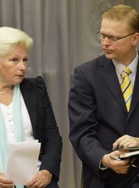 Europoslankyně Zuzana Roithová z KDU-ČSL a předseda lidovců Pavel Bělobrádek. Strana si v koaličních vyjednáváních stojí za zachování poplatku za recept