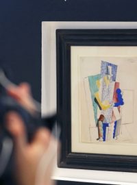 Obraz Pabla Picassa Muž s gibusem - skládacím cylindrem. Mladý Američan ho vyhrál v tombole aukční síně Sotheby´s v Paříži