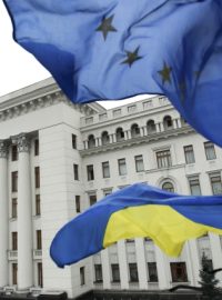 Ukrajinská opozice obsadila v Kyjevě všechny důležité úřady