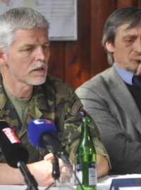 Náčelník generálního štábu Petr Pavel a ministr obrany Martin Stropnický  na návštěvě vojenského újedu Brdy