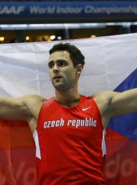 Jan Kudlička na atletické dráze v Sopotech oslavuje třetí příčku