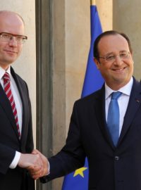 Francouzský preziden Francois Hollande (vpravo) a Bohuslav Sobotka